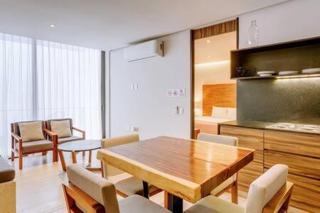 Oceanview Roof Pool With Speakeasy Cafe And Gym Parking
