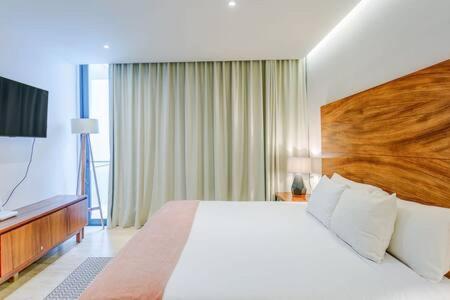 Oceanview Roof Pool With Speakeasy Cafe And Gym Parking Playa del Carmen